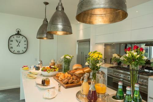 Bed & Breakfast The Establishment Boutique Accommodation