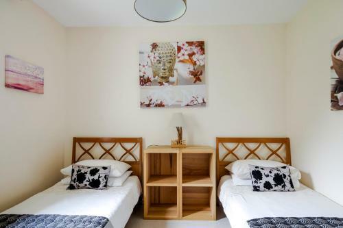 Montpon-menesterol Villa Sleeps 26 Pool Air Con