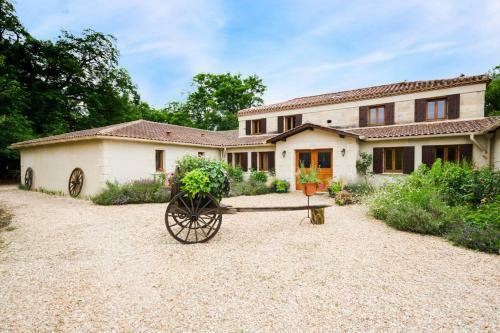 Montpon-menesterol Villa Sleeps 26 Pool Air Con