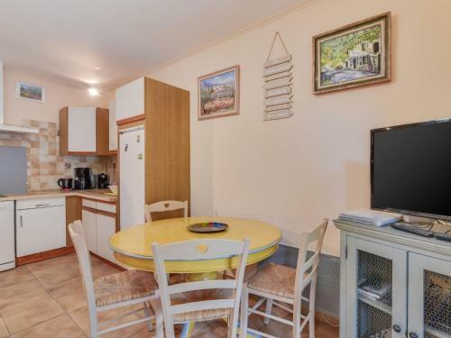 Secluded Cottage In Mouries With Garden