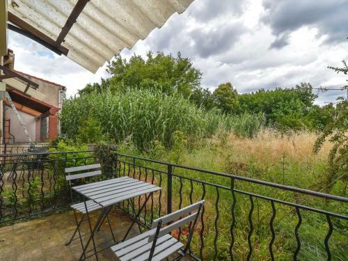 Secluded Cottage In Mouries With Garden