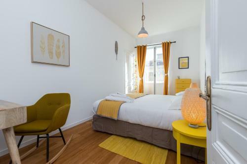 Apache - Spacious Apartment With Balcony