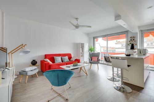 Nice Apartment At Lib�ration With Terrace