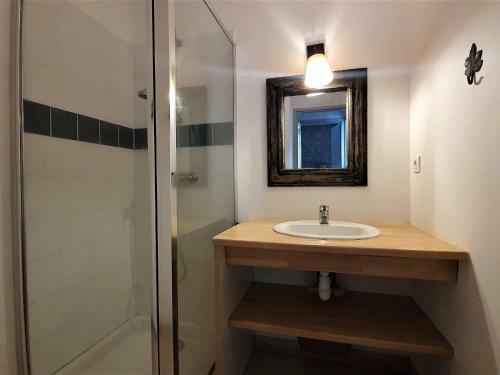 Snug Apartment In Olonzac With Swimming Pool
