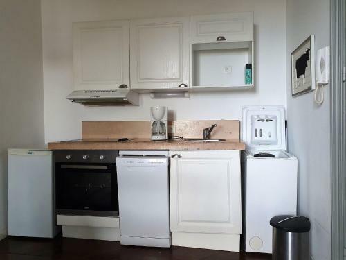 Snug Apartment In Olonzac With Swimming Pool