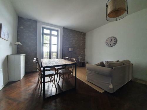 Snug Apartment In Olonzac With Swimming Pool