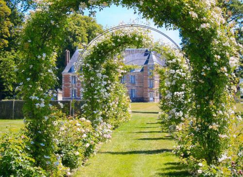 Paluel Chateau Sleeps 21 With Pool And Wifi