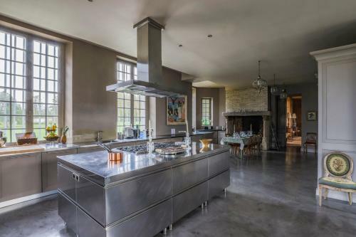 Paluel Chateau Sleeps 21 With Pool And Wifi
