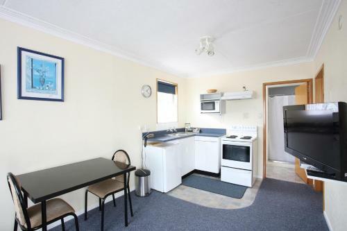 Queens Park Motels