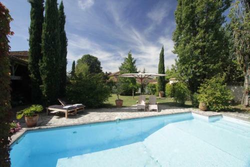 Saint-sylvestre-sur-lot Chateau Sleeps 20 Pool