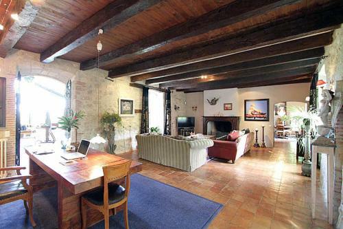Saint-sylvestre-sur-lot Chateau Sleeps 20 Pool