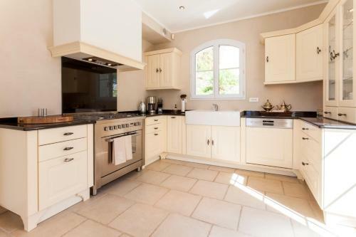 Pegomas Villa Sleeps 8 With Pool And Air Con