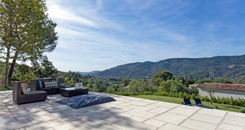 Pegomas Villa Sleeps 8 With Pool And Air Con