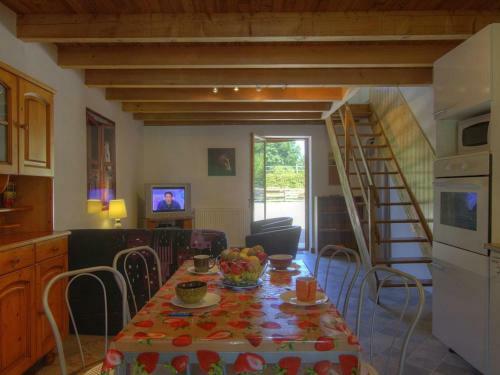 G�te Pirajoux, 3 Pi�ces, 5 Personnes - Fr-1-493-18