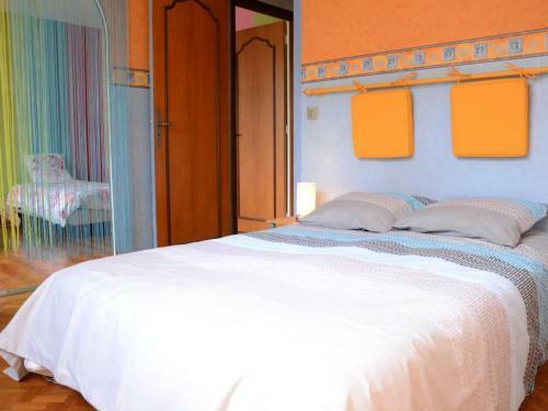G�te Piney, 7 Pi�ces, 11 Personnes - Fr-1-543-12
