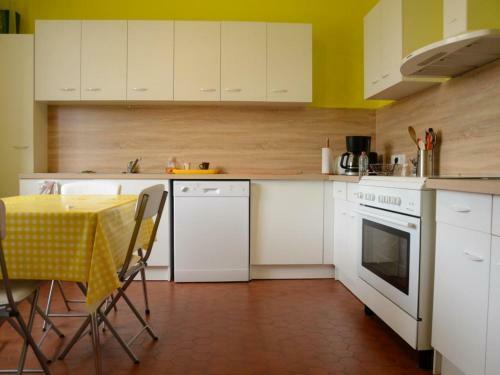 G�te Piney, 7 Pi�ces, 11 Personnes - Fr-1-543-12
