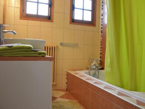 G�te Piney, 7 Pi�ces, 11 Personnes - Fr-1-543-12