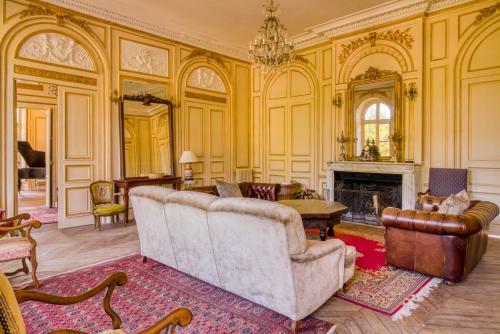 Pleurs Chateau Sleeps 20 Pool Wifi
