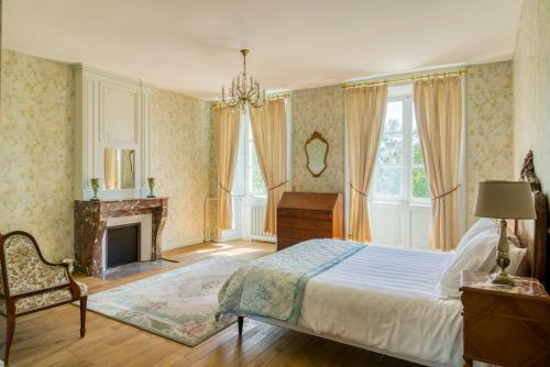 Pleurs Chateau Sleeps 20 Pool Wifi