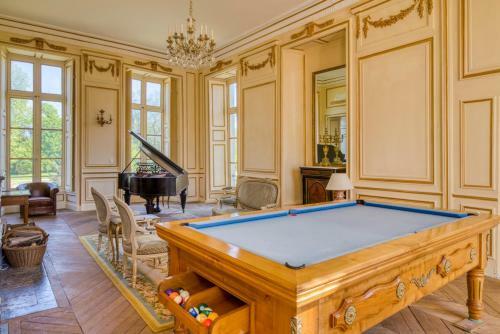 Pleurs Chateau Sleeps 20 Pool Wifi