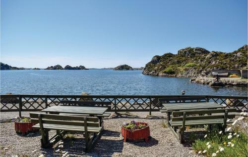 Holiday Home Kvalav�g Tresvikvegen II