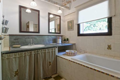 Villa Le Bastidoun Proven�al House