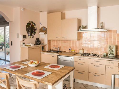 Spacious Villa In Languedoc-roussillon With Private Swimming Pool