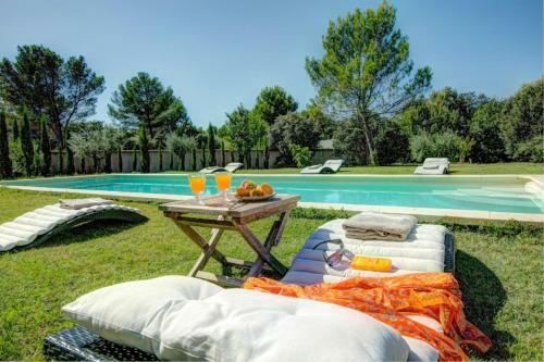 Saint-didier Villa Sleeps 9 Pool Wifi