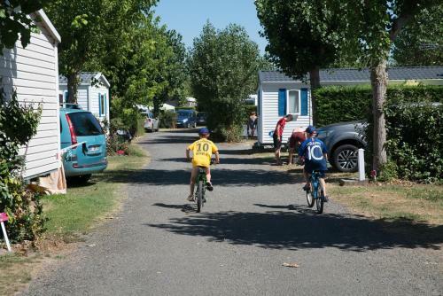Camping Le Bois Joly Proche Centre Ville