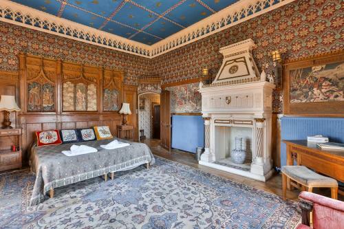 Maine D'euche Chateau Sleeps 30 Pool Wifi