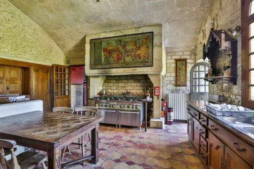 Maine D'euche Chateau Sleeps 30 Pool Wifi