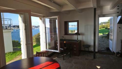 Lighthouse Cottage ? Exceptional Seaview