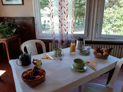 Hotel Home Des Pins Sarl