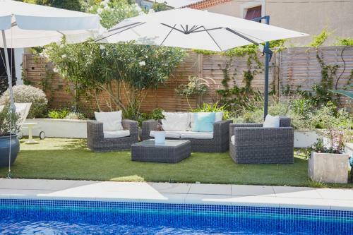 Saint-pons-de-mauchiens Villa Sleeps 12 With Pool