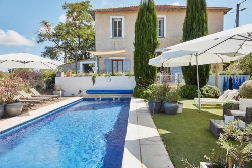 Saint-pons-de-mauchiens Villa Sleeps 12 With Pool