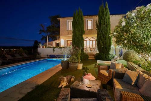 Saint-pons-de-mauchiens Villa Sleeps 12 With Pool