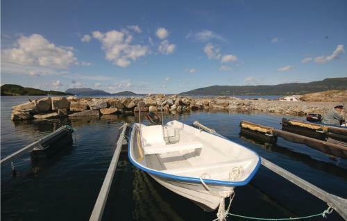 Holiday Home Ikornnes Hytte