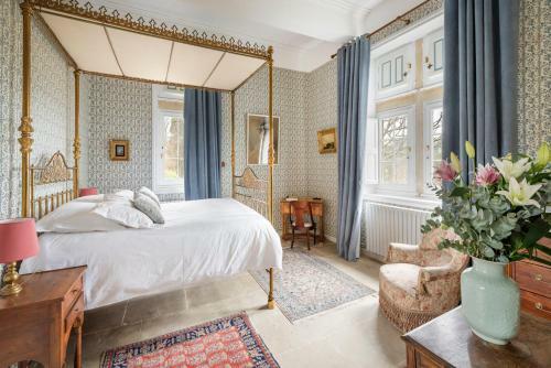 Saint-siffret Chateau Sleeps 12 With Pool
