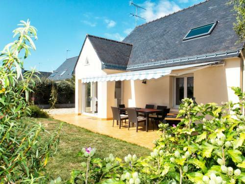 Holiday Home Les Embruns - Rhu100
