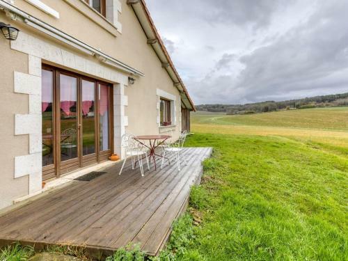 Captivating Holiday Home In Scorbe-clairvaux With Terrace