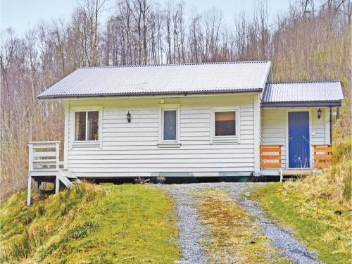 Holiday Home Strandvik H�vik