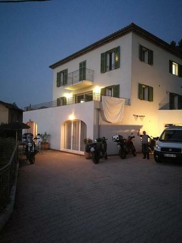 Hostal Chambres D'h�tes Les Iris