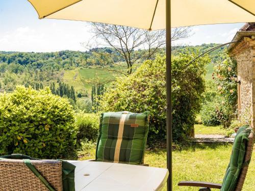 Luxurious Cottage In Thenon With Private Pool