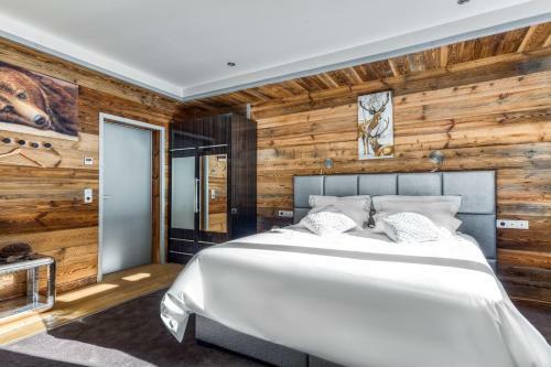 Chalet Carte Blanche Tango Charlie