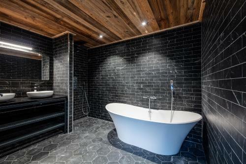 Chalet Carte Blanche Tango Charlie