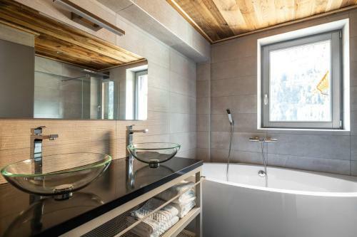 Chalet Carte Blanche Tango Charlie