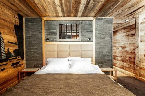 Chalet Carte Blanche Raven