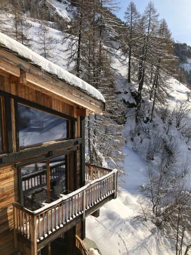 Chalet Carte Blanche Raven