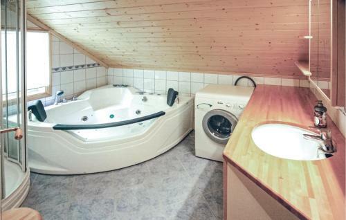 Holiday Home Hatlestrand Hatlestrandsvegen III