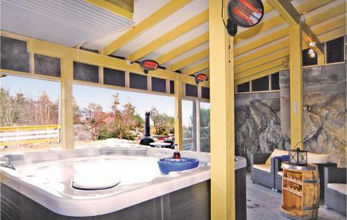 Holiday Home Hatlestrand Hatlestrandsvegen V